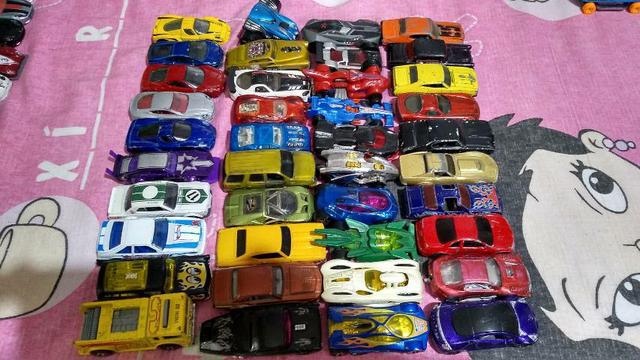 Coleção hot Wheels. 40 miniaturas..