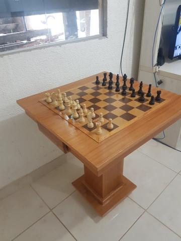 Mesa de xadrez de otima qualidade