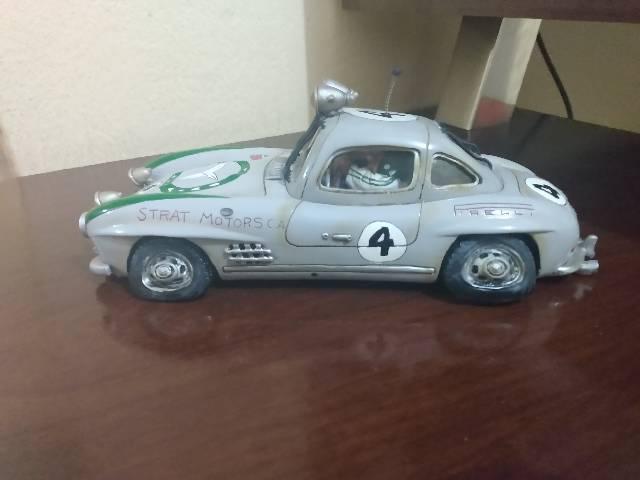 Miniatura Mercedes Benz de resina