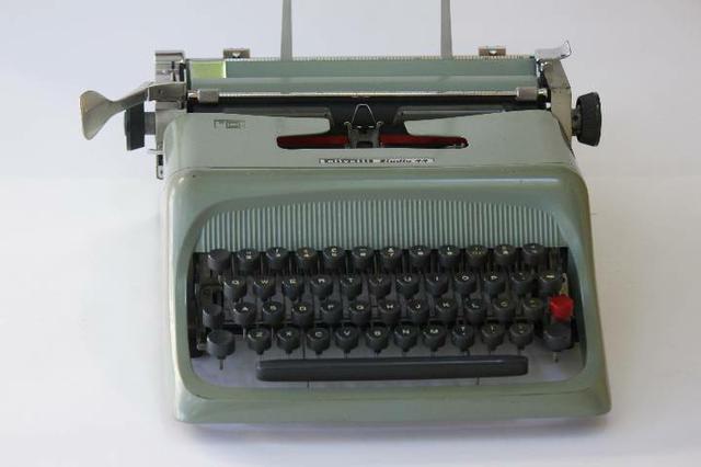 Máquina Olivetti Studio 44