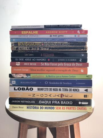 Vendo ou troco livros