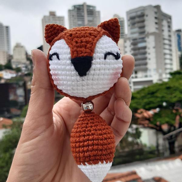 chaveiro raposa amigurumi