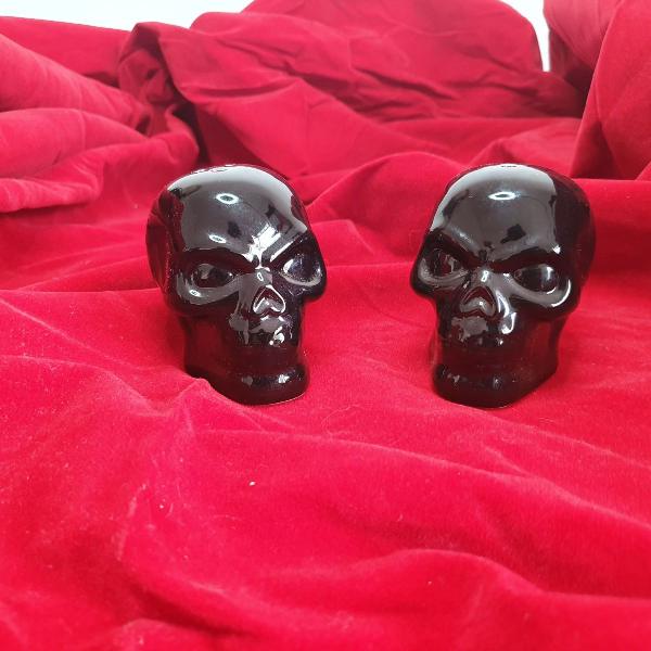 conjunto de saleiro e pimenteiro caveira skull preto - urban