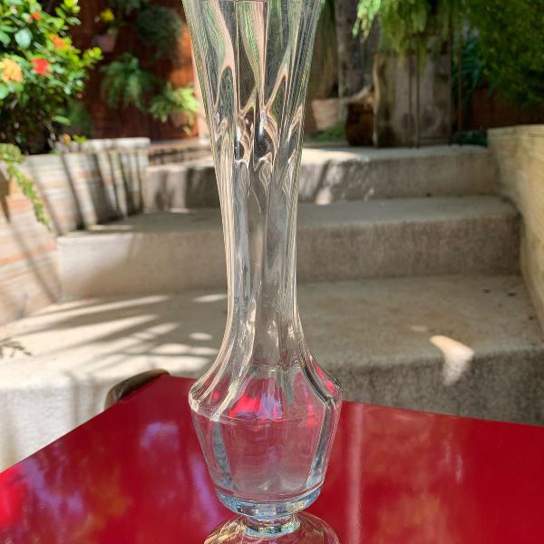vaso solitário em vidro