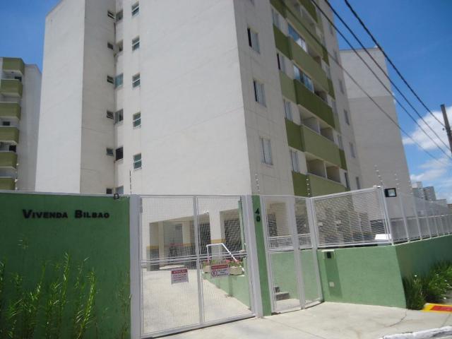 Apartamento com 2 dormitórios para alugar, 62 m² por R$