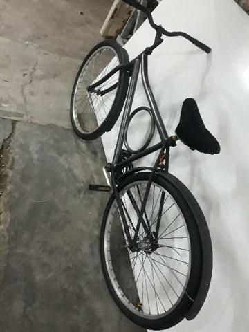 Bicicleta barra circular, freio de pé. R$ 280,00