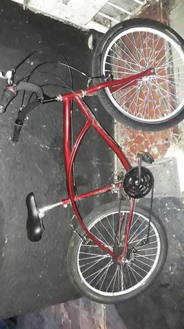 Bicicleta praiana vermelha com marcha