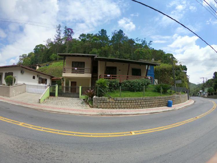 Casa com 3 Quartos na Rua Nova Trento