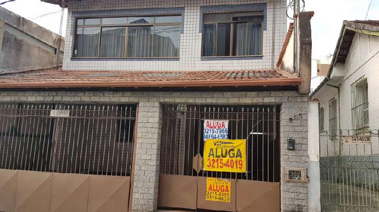 Casa para aluguel central com 3 quartos e garagem em São