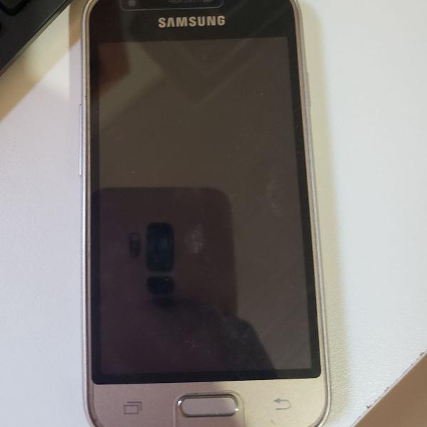Celular J1