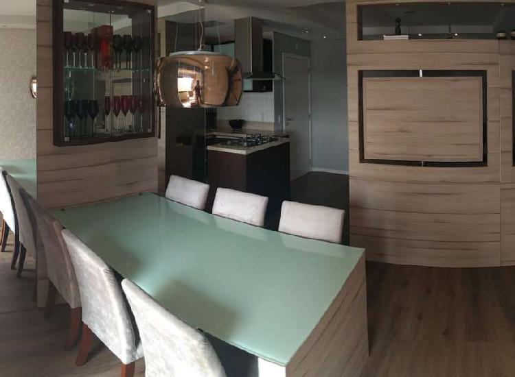 Lindo apartamento de 2 dormitórios mobiliado no Centro -