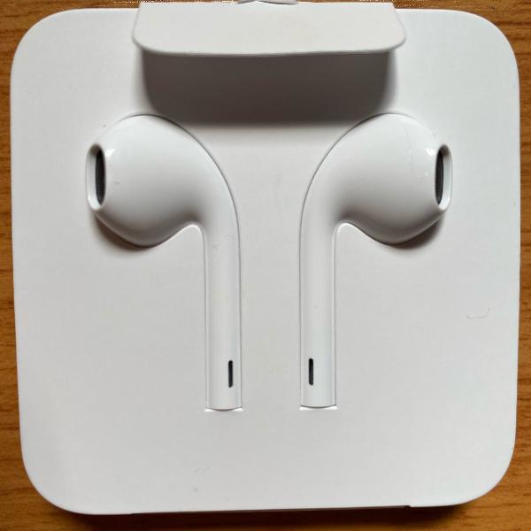 fone de ouvido earpods com conector lightning branco - apple
