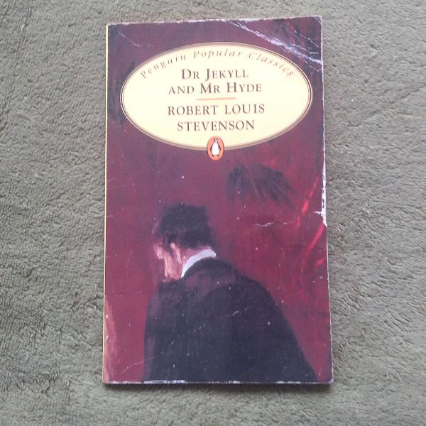 livro Dr Jekyll and Mr. Hyde, de Robert Louis Stevenson