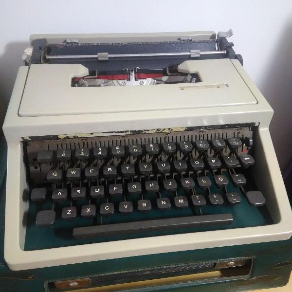 maquina de escrever olivetti antiga