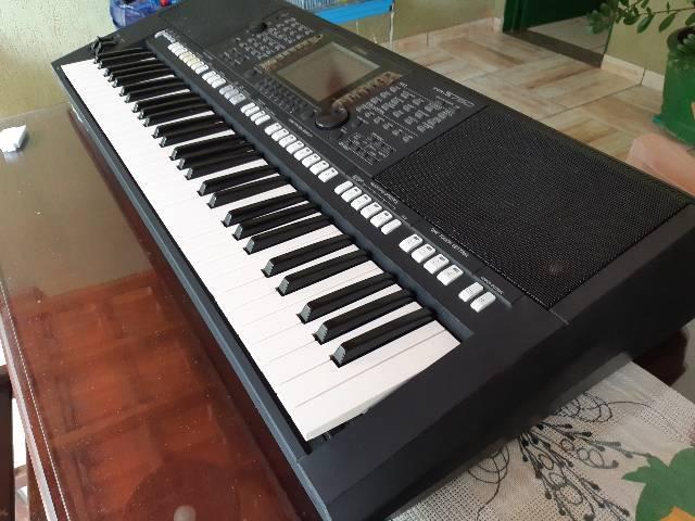 Teclado Yamaha PSR-S750