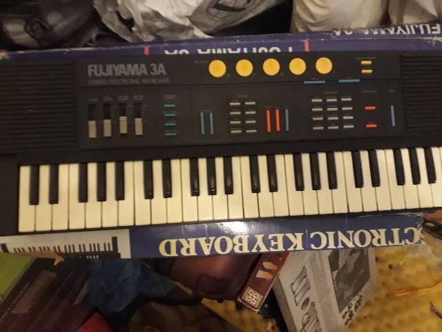 Teclado e caixa ativa
