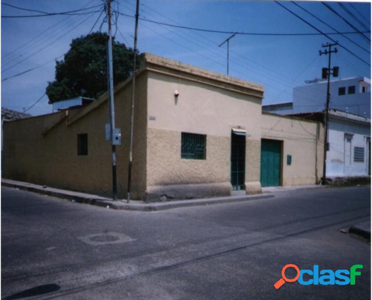 168 M2. Venta de Casa comercial con excelente ubicacion para