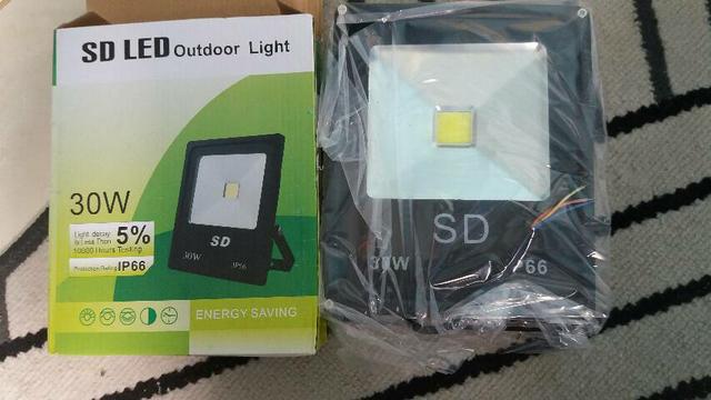 3 Refletor de 30w troco por celular