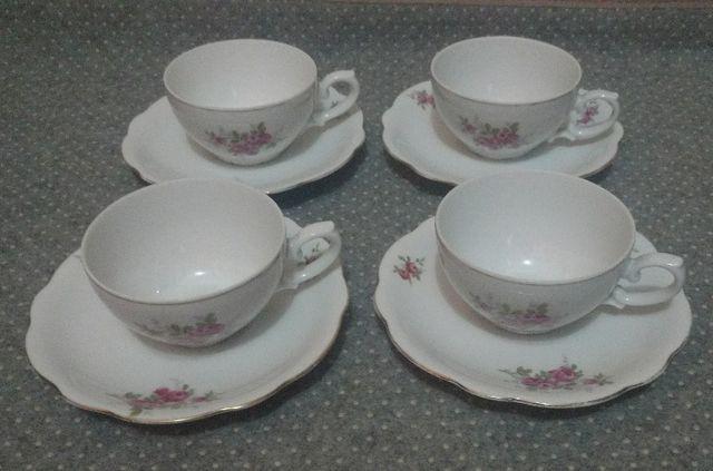 4 Xícaras e Pires Porcelana Anos 70