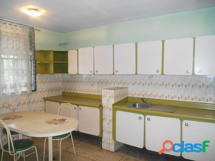 Amplio y céntrico apartamento en la Av. Aranzazu de 120 m2