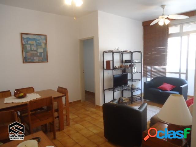"Apartamento amplo, 300 metros da praia"