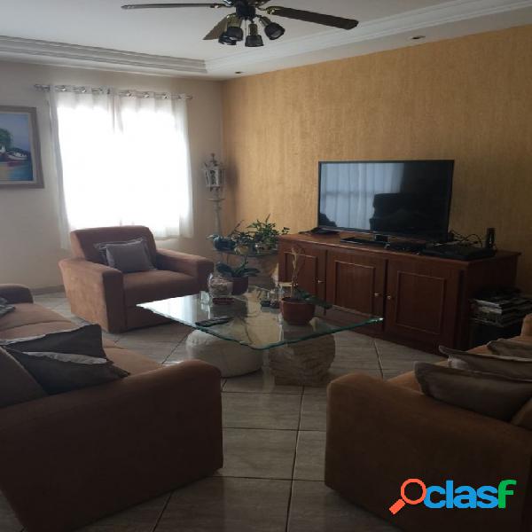 Apartamento com 3 dormitórios (1 suíte) - Centro