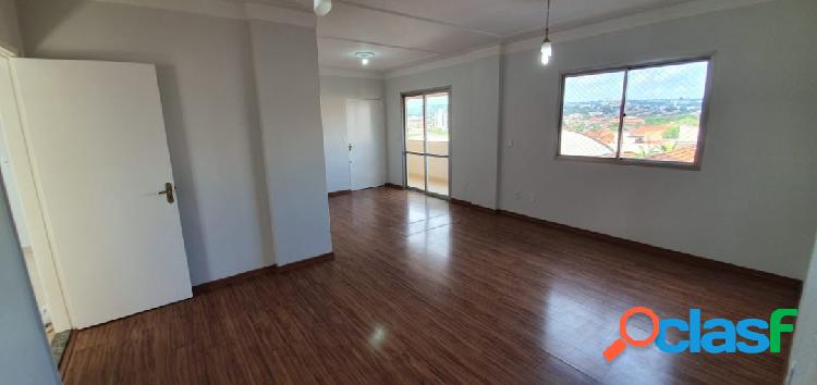 Apartamento com 3 dorms (uma suíte) - Boa Vista