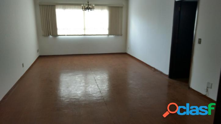 Apartamento de 3 dormitórios com 1 suíte - Centro