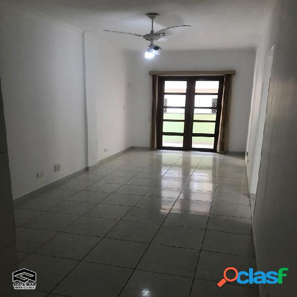 "Apartamento, sala com sacada"