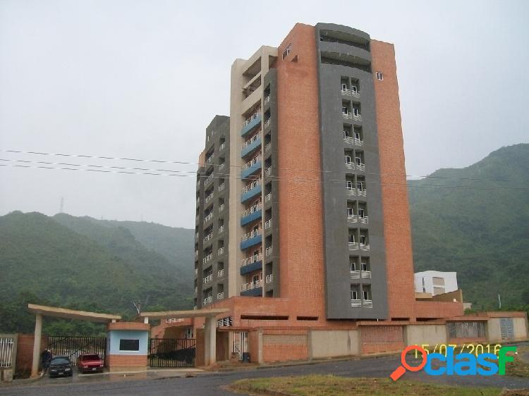 Apartamento ubicado en Res. La Pedregosa Urb. Jardín