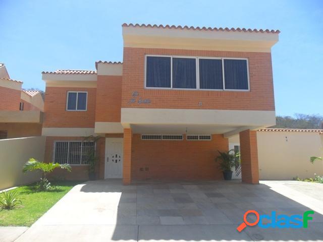 Bella Casa en Lomas del Country Guataparo 406 m2 REF 350.000