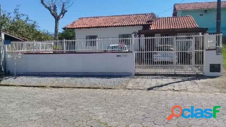 CASA EM BALNEÁRIO PEREQUÊ.