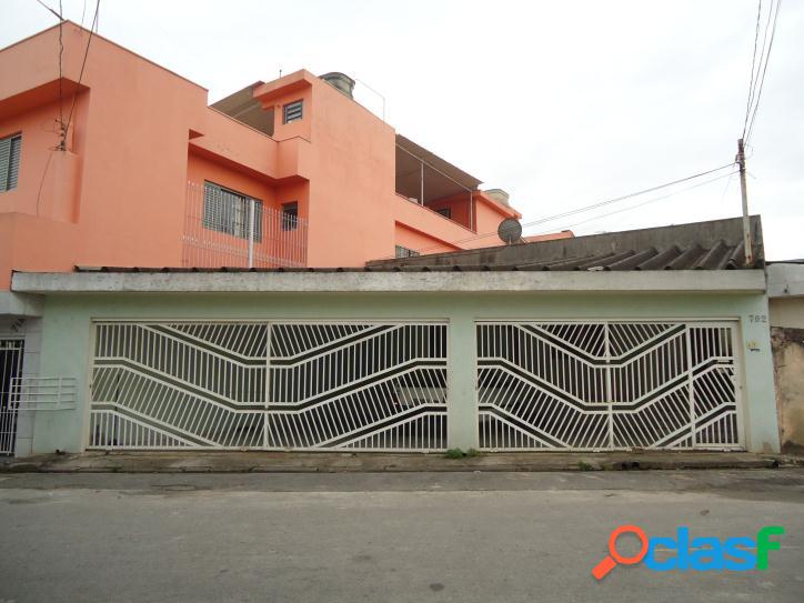 Casa 3 dormitórios e 3 vgas. Aceita financiamento.