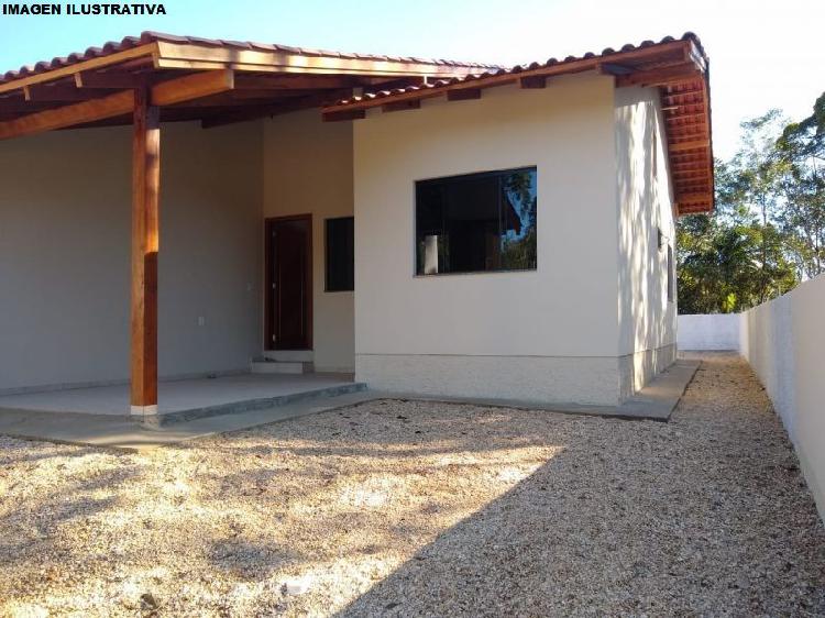 Casa baixa em Dom Joaquim com espaço nos fundos