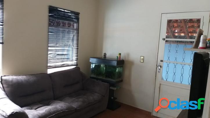 Casa com 2 dormitórios - Jardim Roseira
