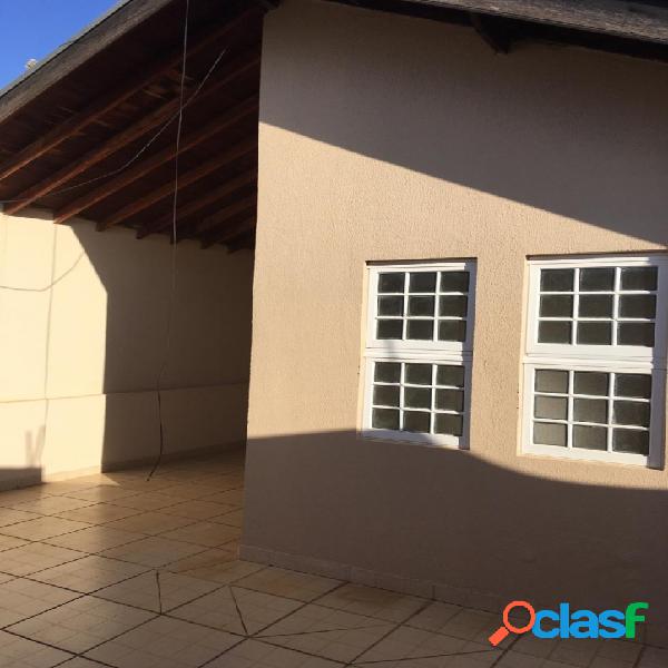 Casa com 2 dormitórios - Jd Ipanema.