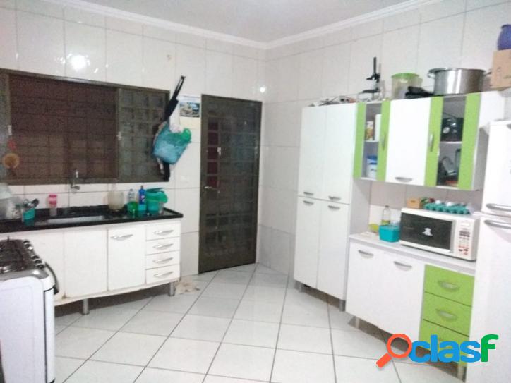Casa com 2 dormitórios (uma suíte) - Lagoa Nova