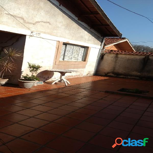 Casa com 3 dormitórios - Amplo terreno - Vila Paulista