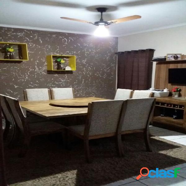 Casa com 3 dormitórios (uma suíte) - Jardim Santa Amália