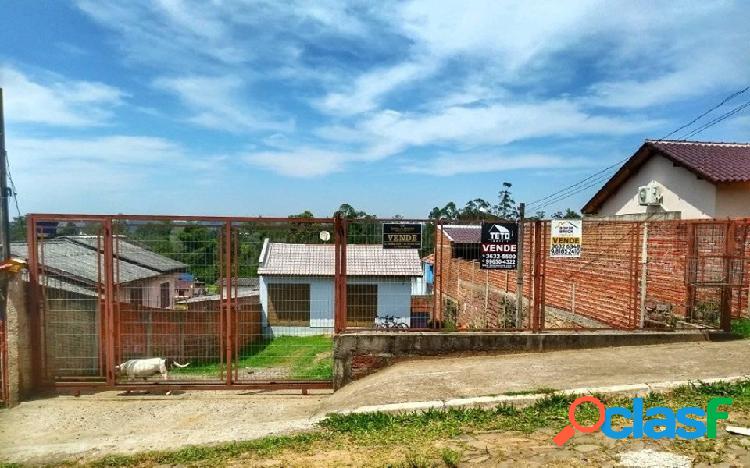 Casa com Amplo Terreno no Bairro Estação