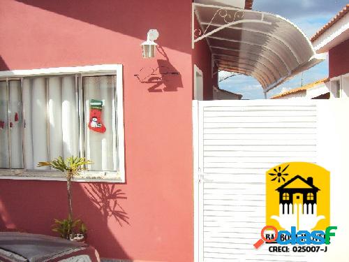 Casa com área construída de 75 m².