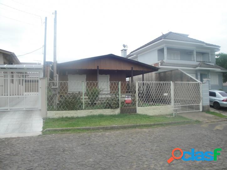 Casa em edificação mista no Bairro São Paulo