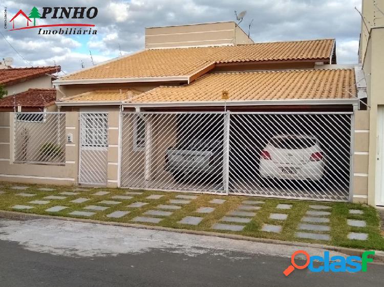 Casa localizada no Bairro Jardim Botânico