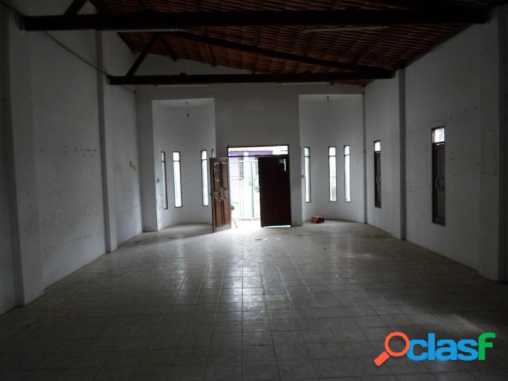 Casa para a venda próximo ao Centro de Abastecimento.