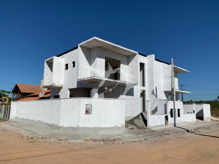 EXCELENTE SOBRADO COM TRÊS QUARTOS