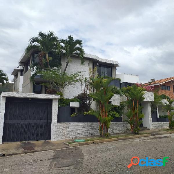 En venta linda Casa en Altos de Guataparo 450m2