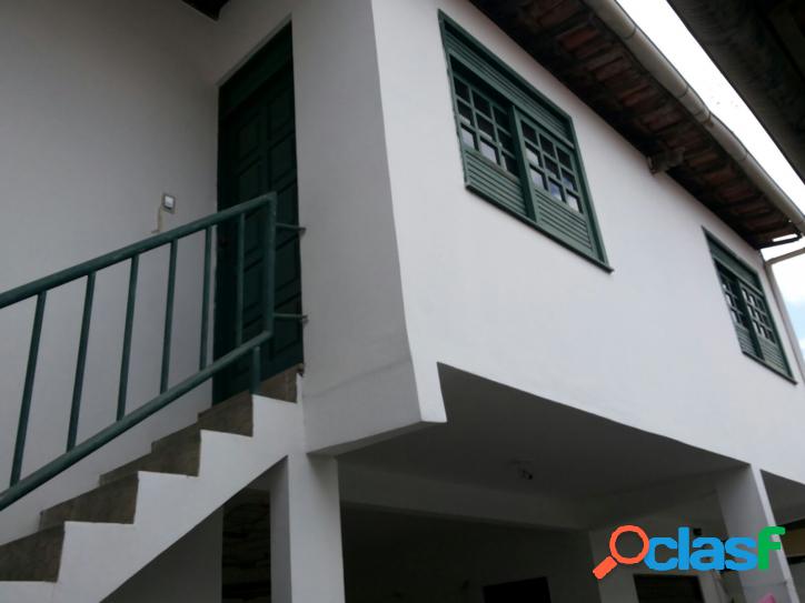 Excelente casa na Santa Mônica.