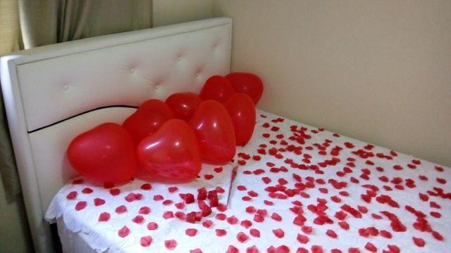 Kit romantico - 4 balões e 30 petalas vermelhas