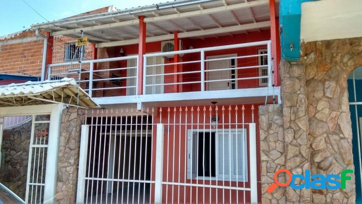 LINDO SOBRADO A 5 MINUTOS DA ESTAÇÃO CENTRAL