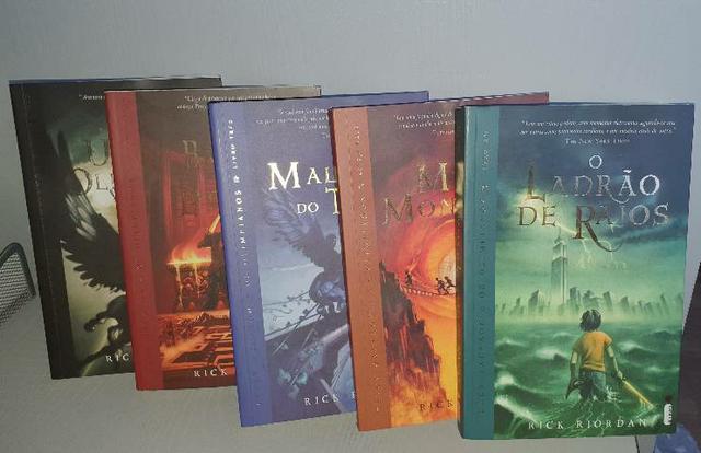 Livros do Percy Jackson capas modelo antigo